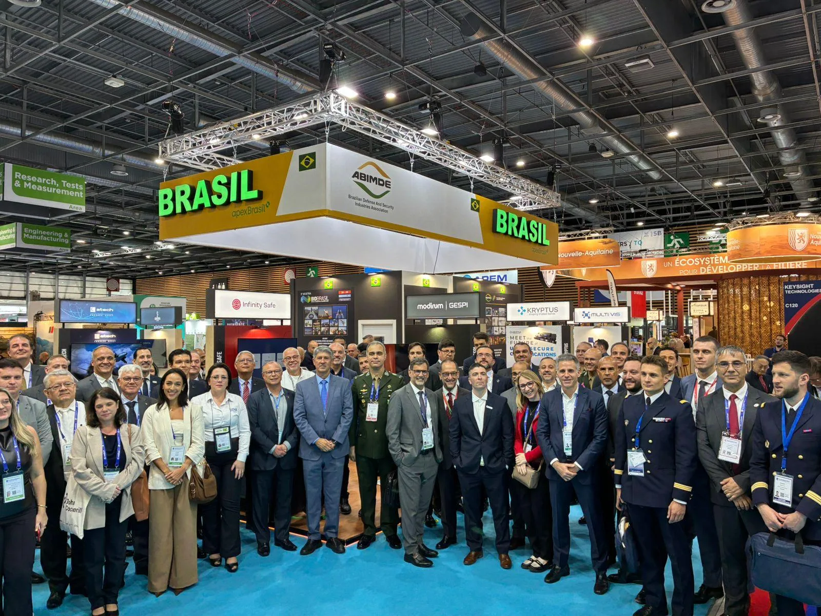 Brasil marca presença na abertura da Eurosatory 2026 com a inauguração do Espaço Brasil